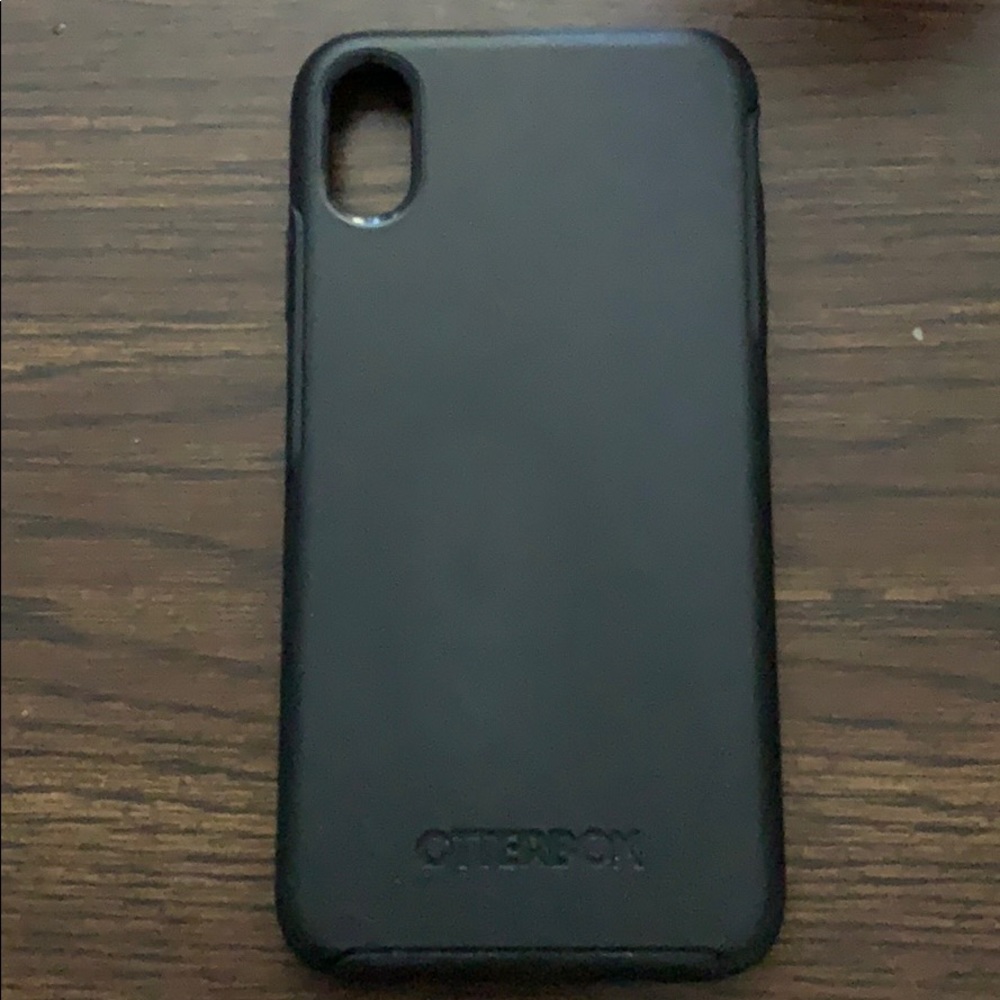Black Otterbox Symmetry
